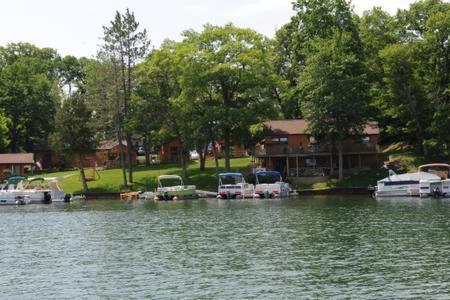 Clear Lake Resort West Branch Ngoại thất bức ảnh